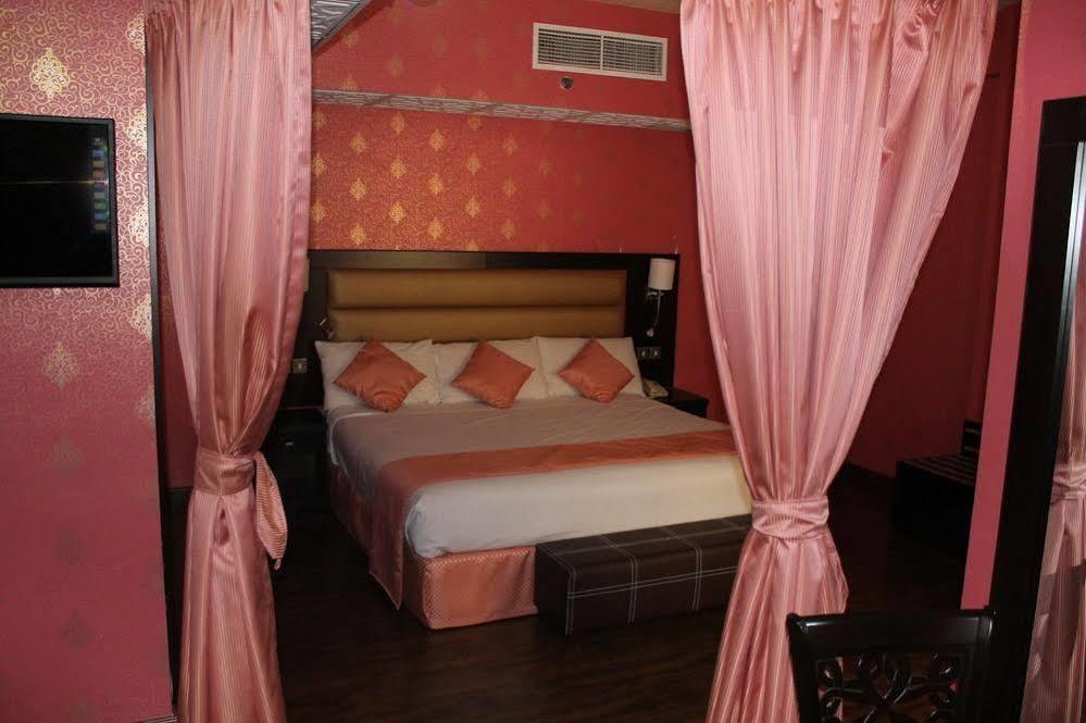 Rafee Hotel Dubai Bagian luar foto